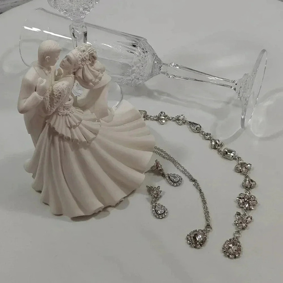 Crystal Backless Wedding Dress dress & Evening Dress Necklace & Earings Set - Picture 3 of 10